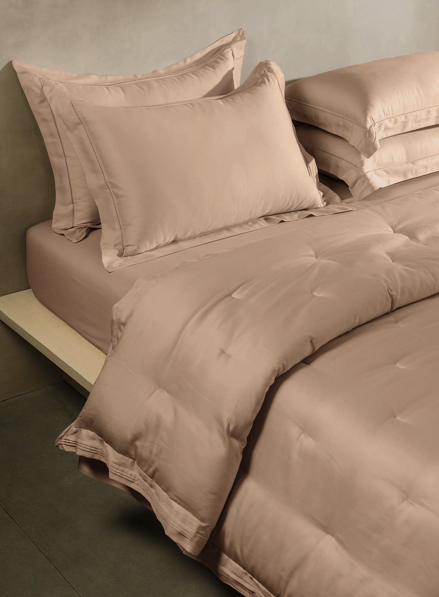 RUSKIN-ALMOND SINGLE COMFORTER