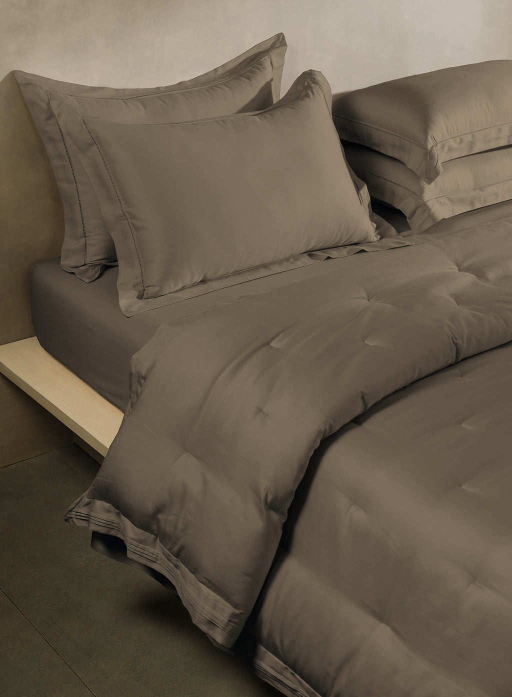 RUSKIN-TAUPE GREY DOUBLE COMFORTER BEDDING SET