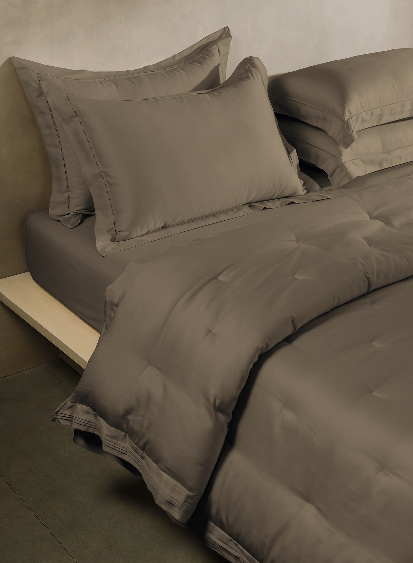 RUSKIN-TAUPE GREY SINGLE COMFORTER