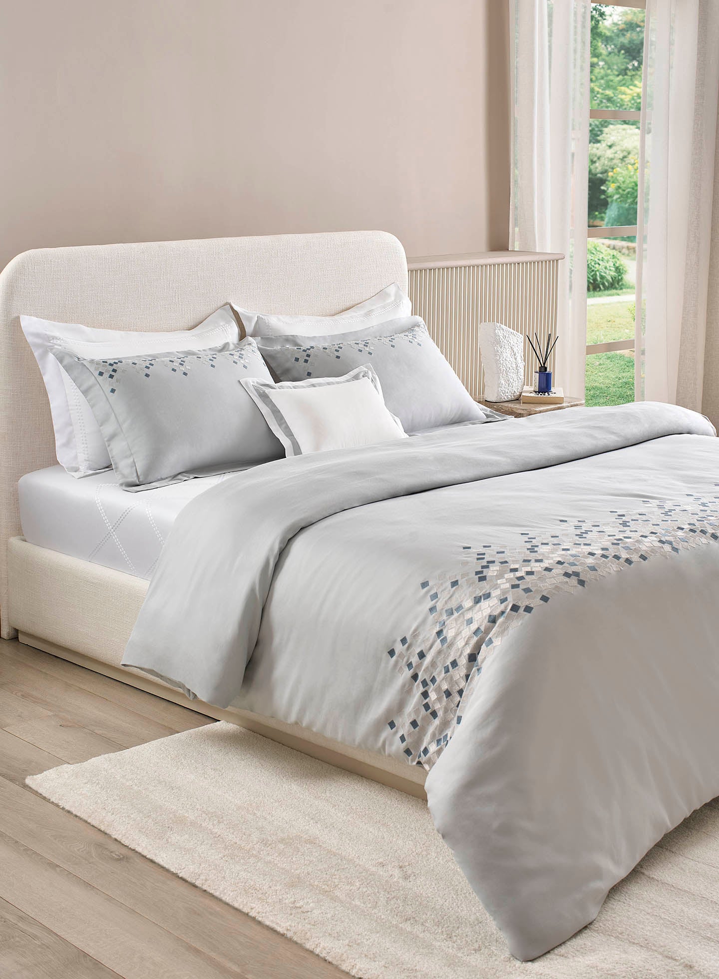 COSMOS-SKY-BRILLIANT WHITE BEDDING GIFT SET