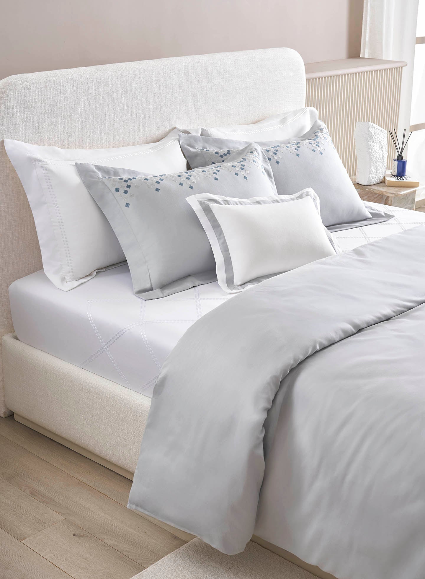 COSMOS-SKY-BRILLIANT WHITE BEDDING GIFT SET