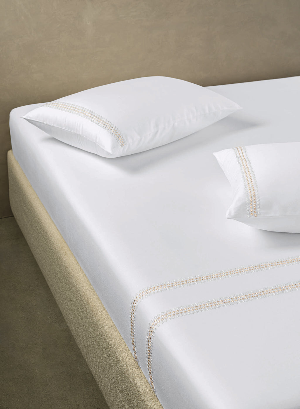 FLYNN-BRILLIANT WHITE-CREAM KING BED SHEET SET