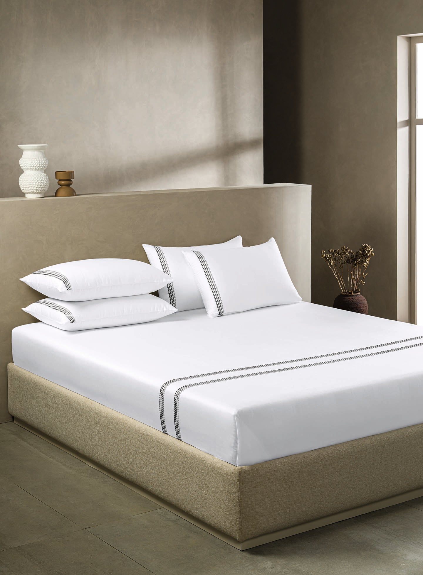 FLYNN-BRILLIANT WHITE-PEWTER KING BED SHEET SET