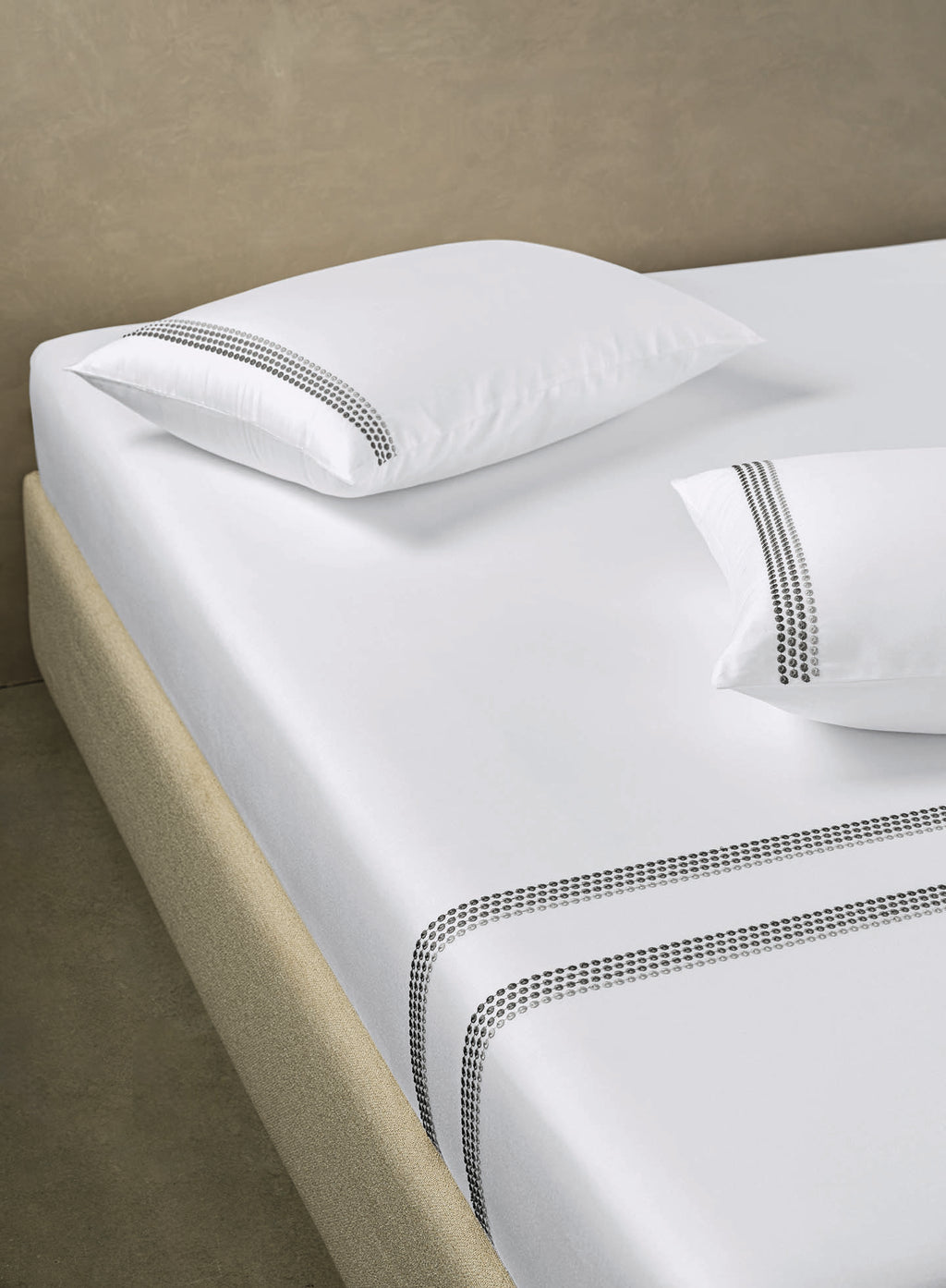 FLYNN-BRILLIANT WHITE-PEWTER KING BED SHEET SET
