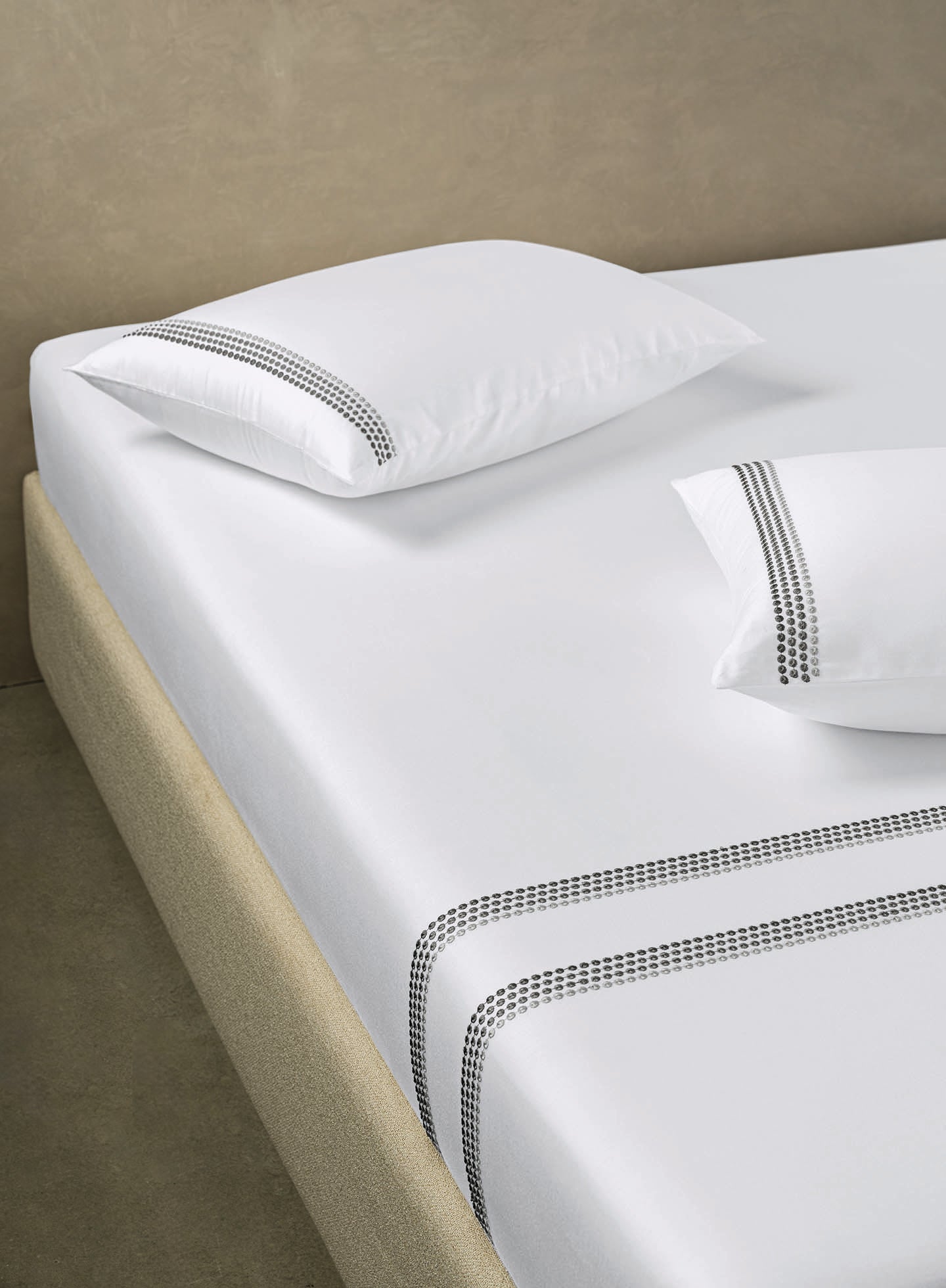 FLYNN-BRILLIANT WHITE-PEWTER KING BED SHEET SET