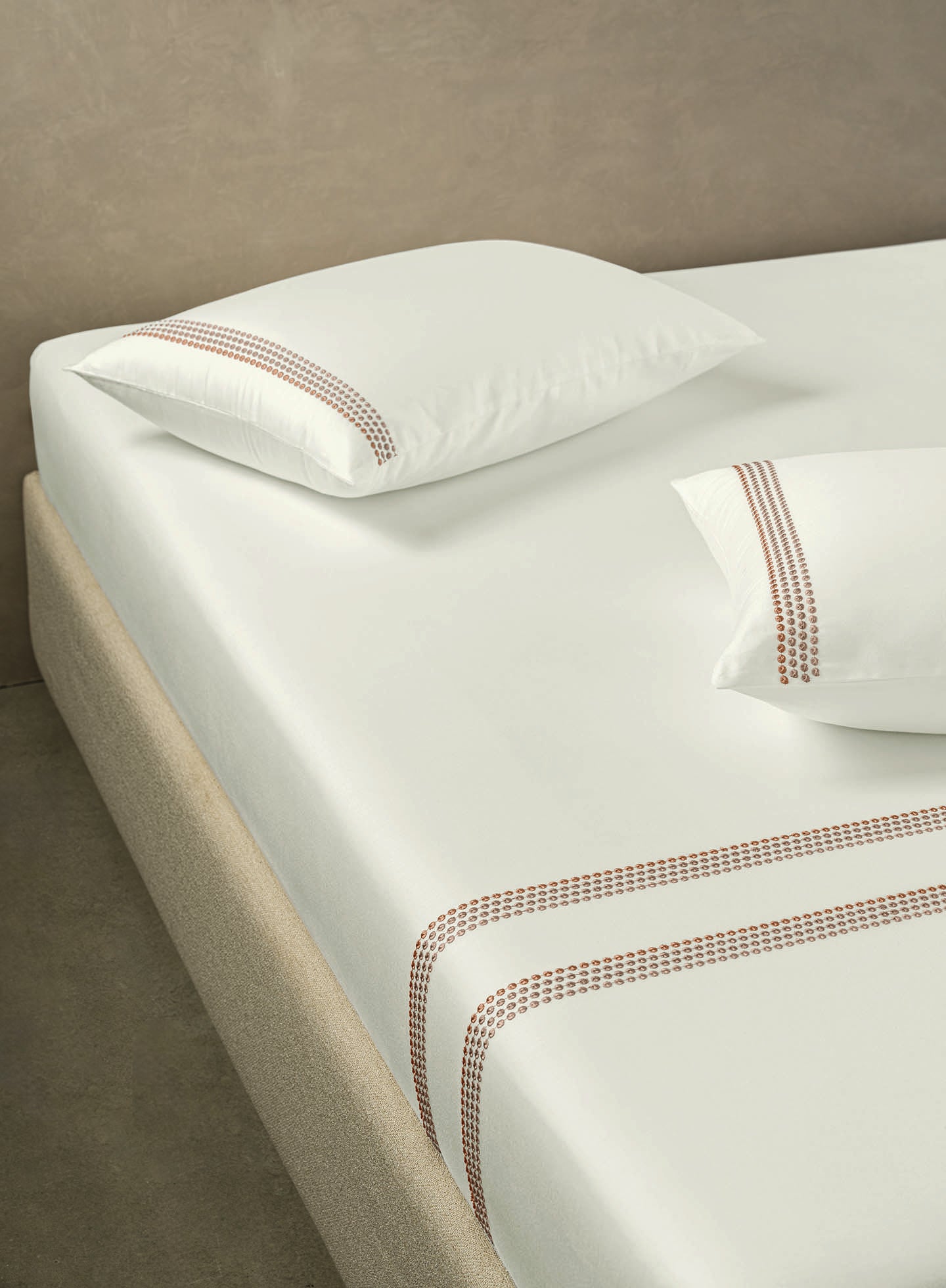 FLYNN-STAR WHITE-ROSE DUST KING BED SHEET SET