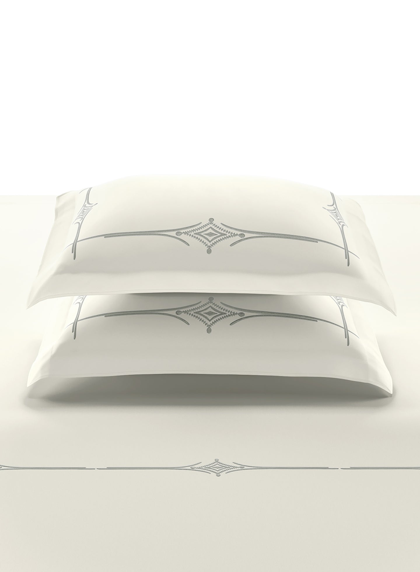 KELSEY-STAR WHITE-CHROME KING BED SHEET SET