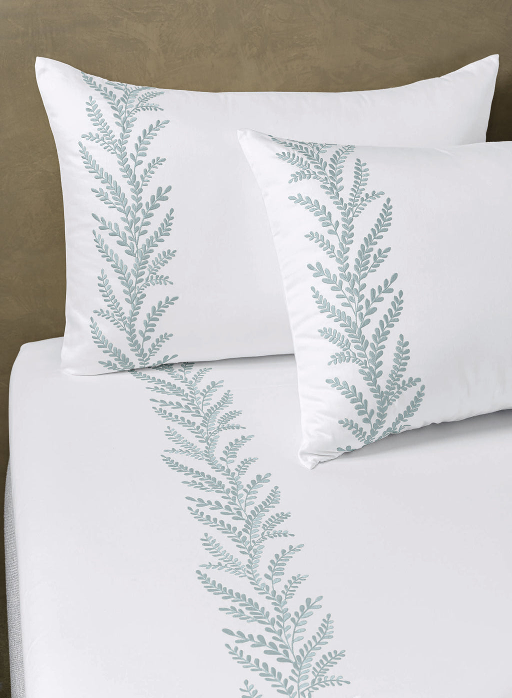 WOODFERN-BRILLIANT WHITE-CELESTE KING BED SHEET SET