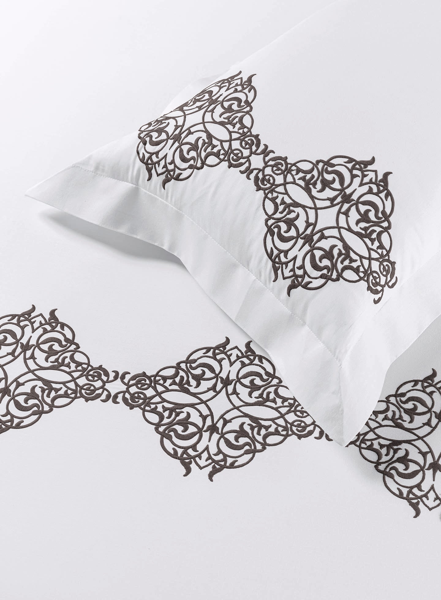 MAGNUS-BRILLIANT WHITE-CHARCOAL KING BED SHEET SET