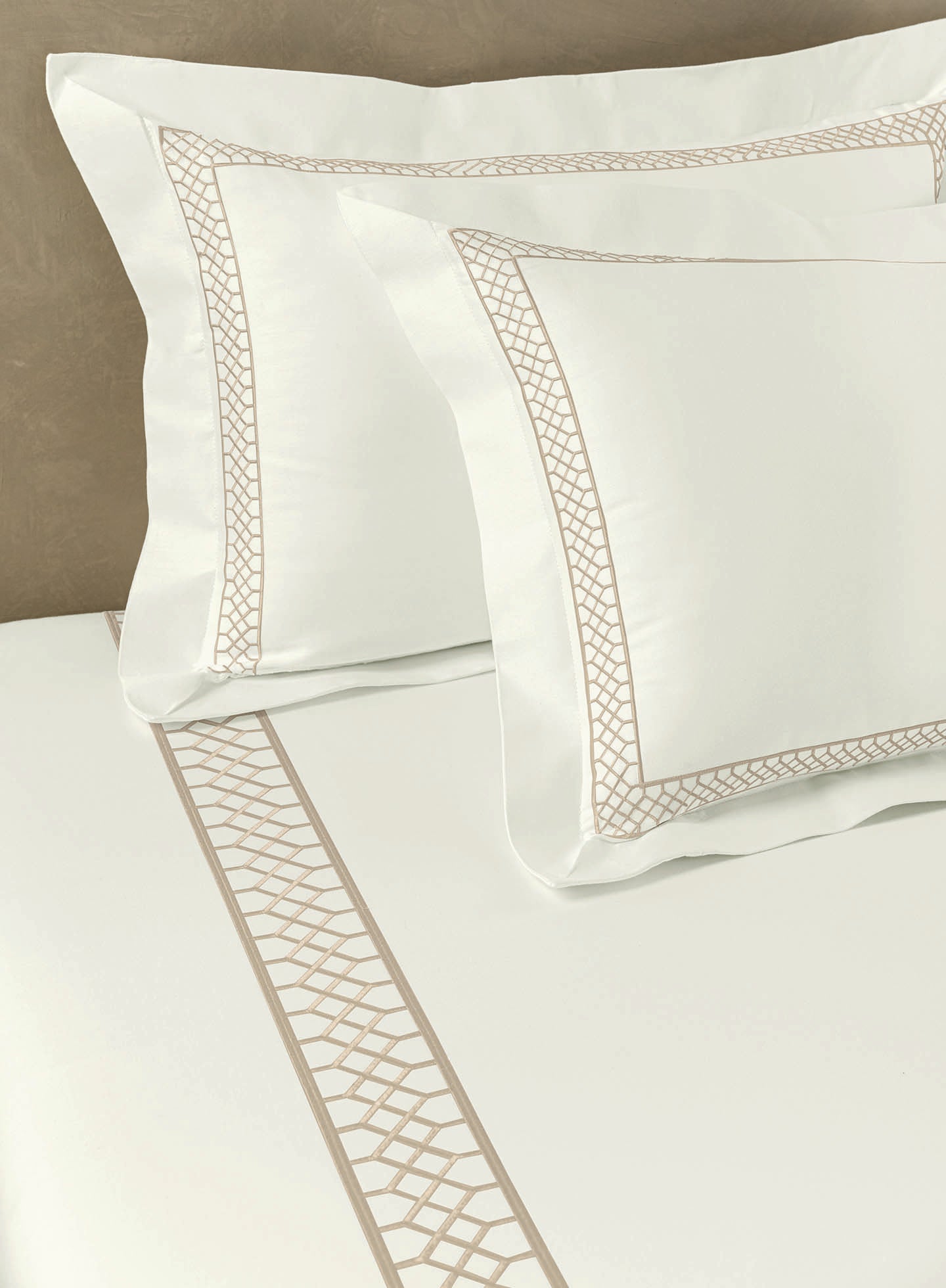 RIDGEWAY-STAR WHITE-PEYOTE KING BED SHEET SET