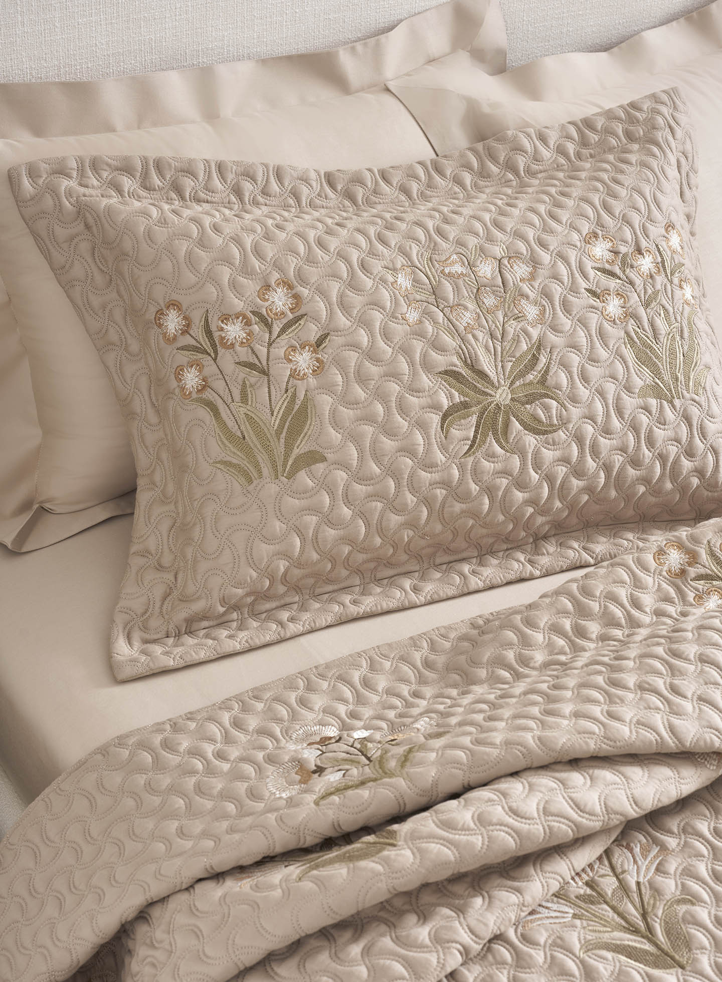WILDSPRIG-TAUPE BEDDING GIFT SET
