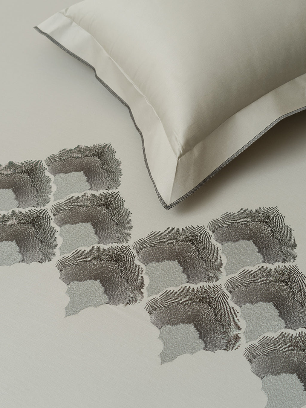 MIRAI-OYSTER KING BED SHEET SET