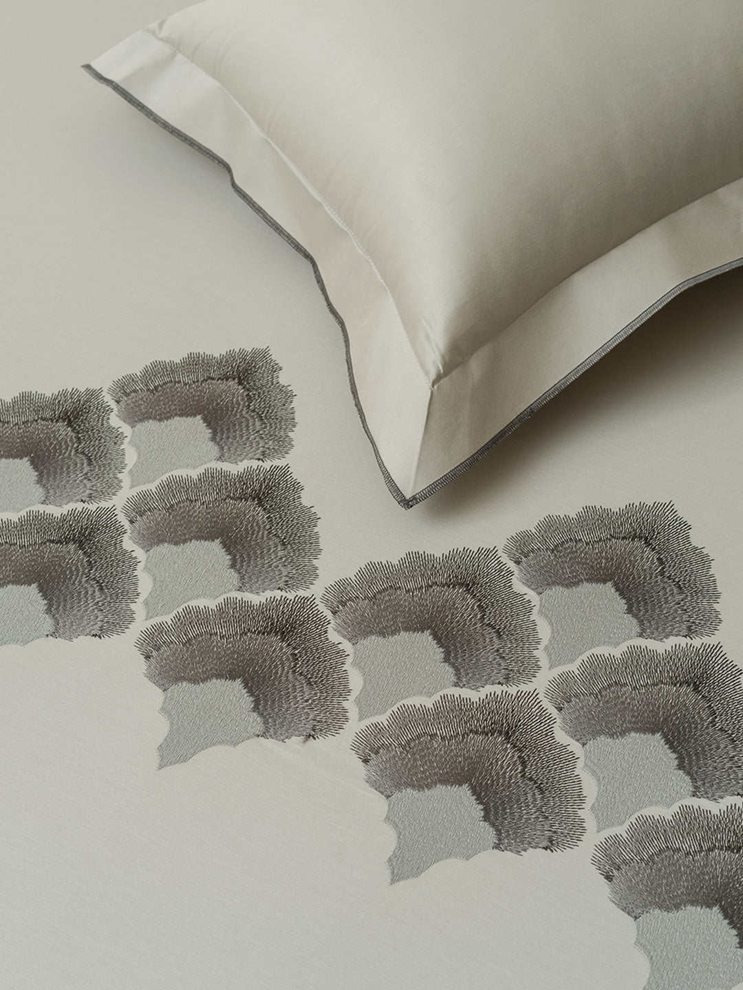 MIRAI-OYSTER KING BED SHEET SET