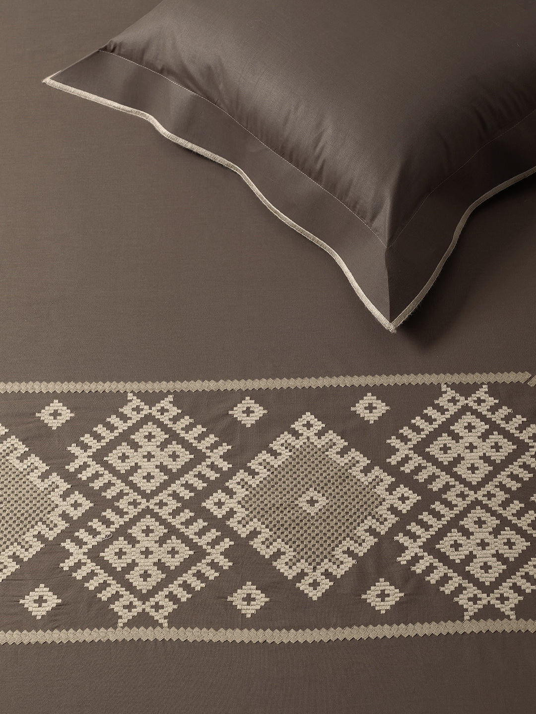 EZRA-PINE CONE KING BED SHEET SET
