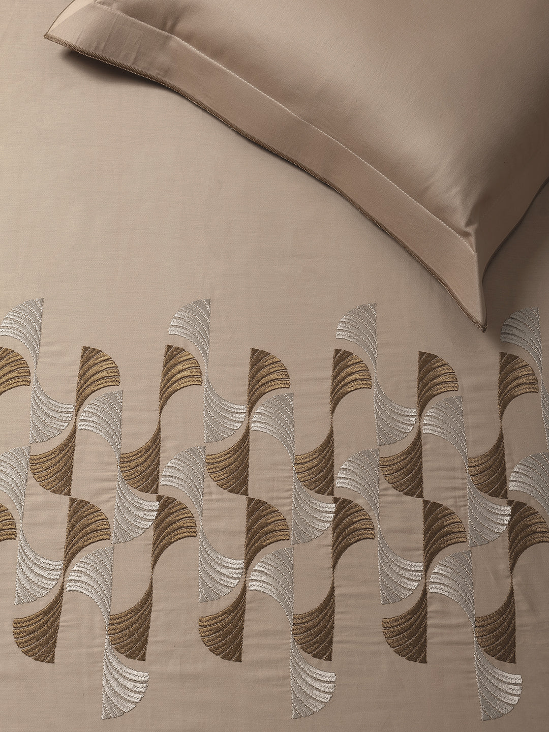 VOLUTE-BUCKSKIN KING BED SHEET SET