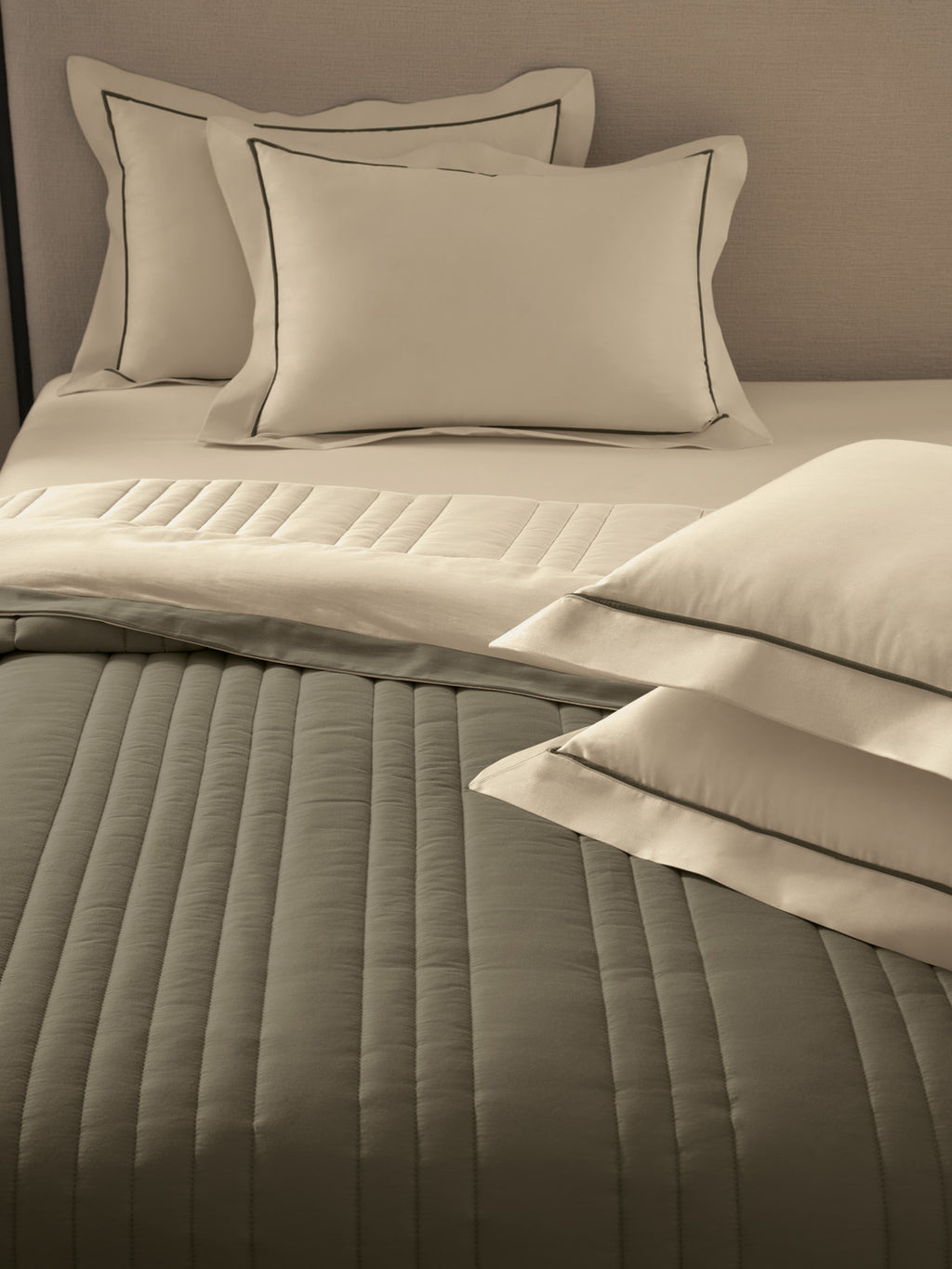 ALTROVE -TIMBER WOLF - SAND REVERSIBLE DOUBLE COMFORTER