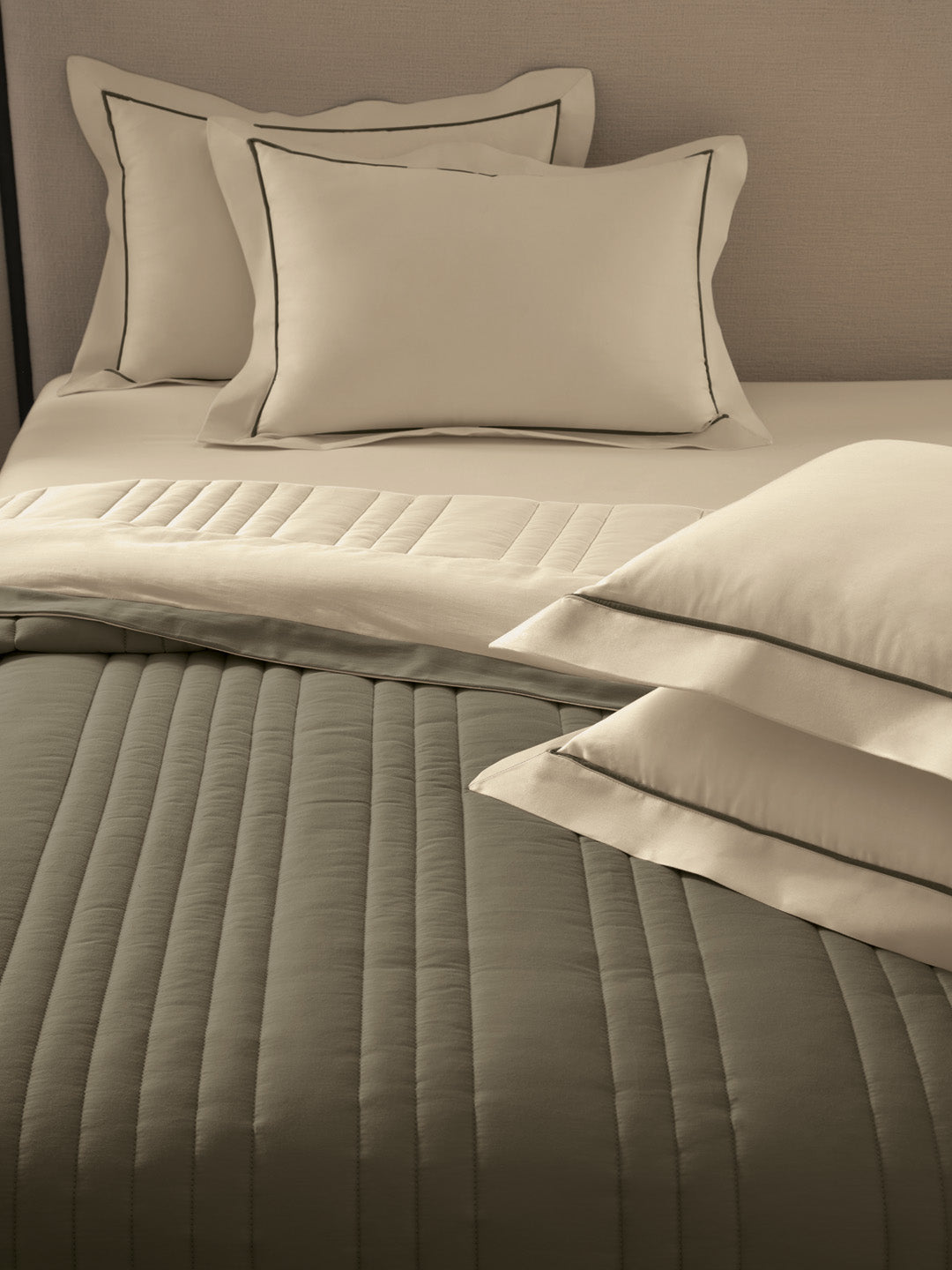 ALTROVE -TIMBER WOLF - SAND REVERSIBLE DOUBLE COMFORTER