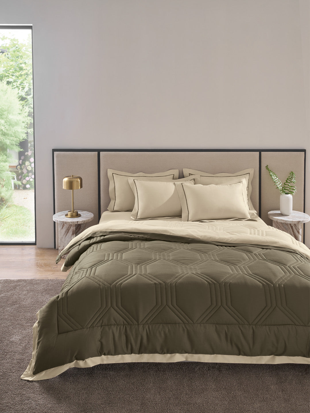 HONEYCOMB-TIMBER WOLF - SAND REVERSIBLE DOUBLE COMFORTER