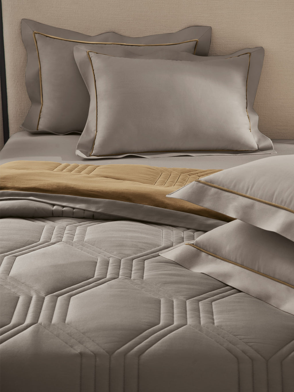 HONEYCOMB-SOUTHERN VINE -  MUSTARD REVERSIBLE DOUBLE COMFORTER