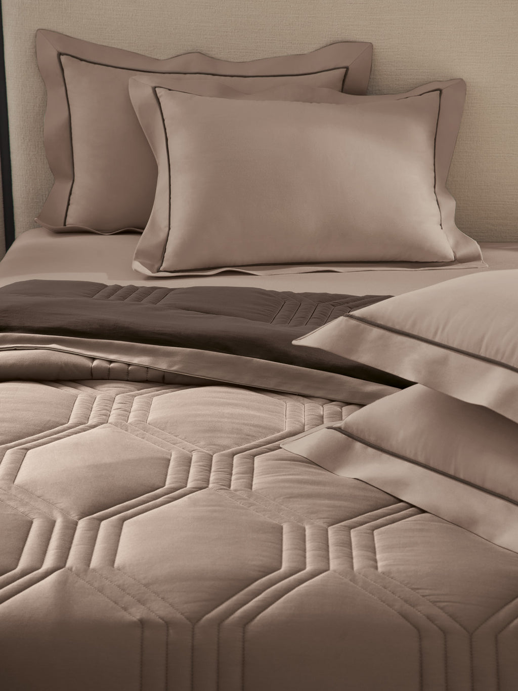 HONEYCOMB-PINE CONE - WARM TAUPE REVERSIBLE SINGLE COMFORTER