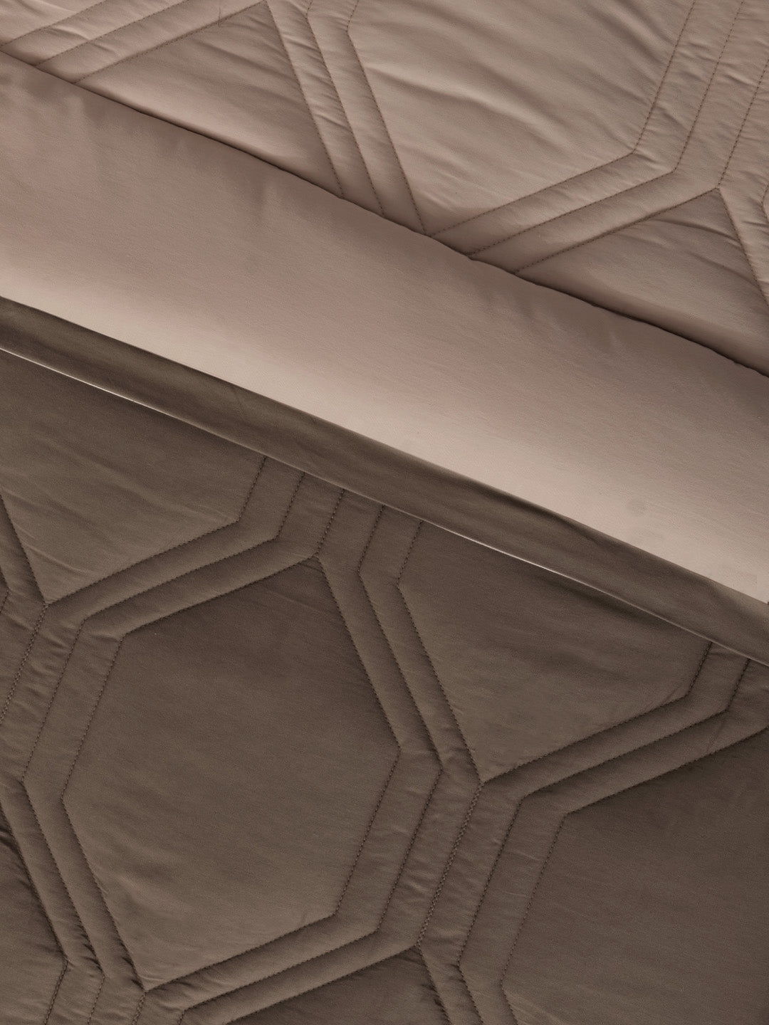 HONEYCOMB-PINE CONE - WARM TAUPE REVERSIBLE SINGLE COMFORTER