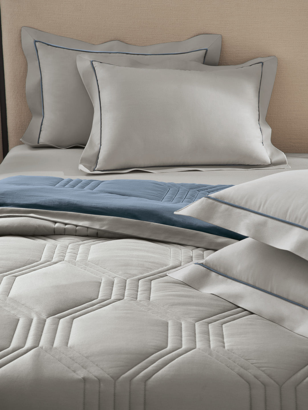HONEYCOMB- ASHWOOD - DENIM REVERSIBLE SINGLE COMFORTER