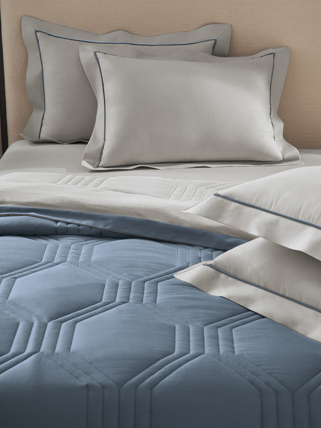 HONEYCOMB- ASHWOOD - DENIM REVERSIBLE SINGLE COMFORTER