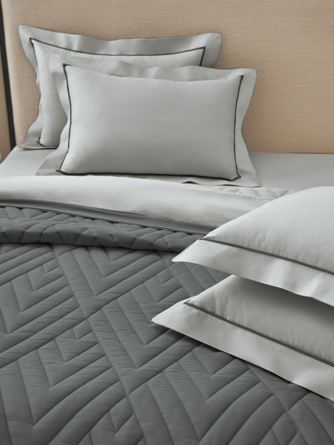 GARNET-GRIFFIN - SILVER REVERSIBLE SINGLE COMFORTER