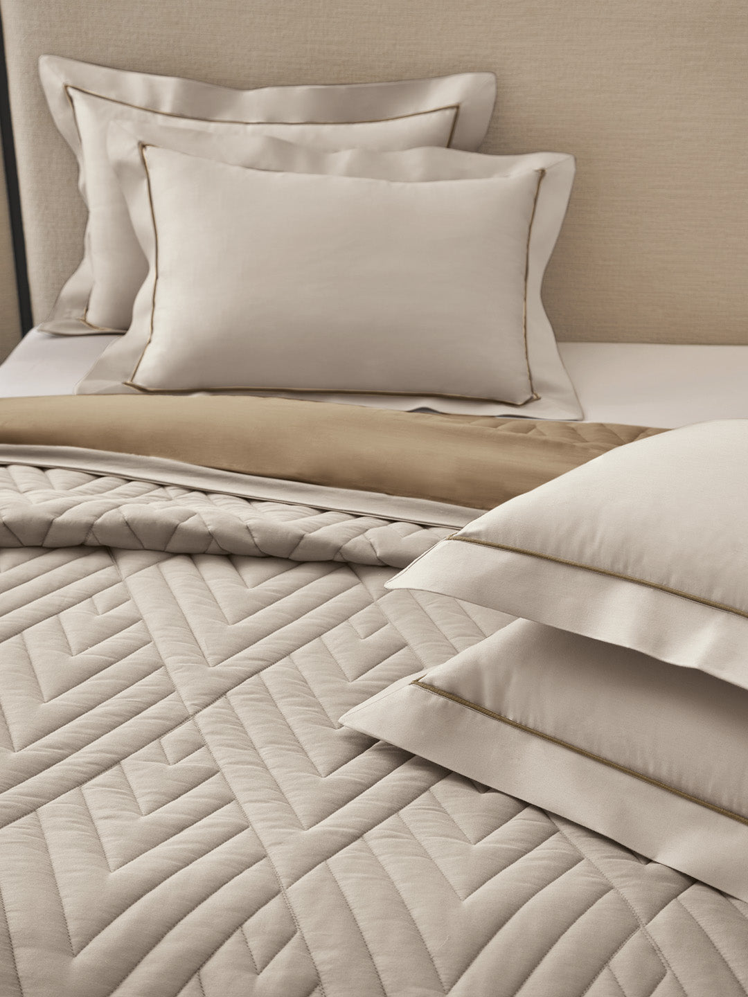 GARNET-PEBBLE - COFFEE REVERSIBLE SINGLE COMFORTER