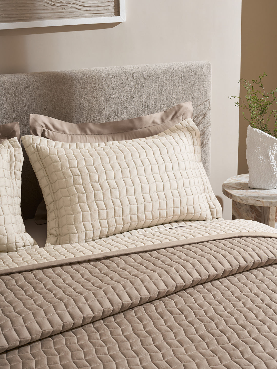COBBLE-MARSHMALLOW AND TAUPE DOUBLE QUILTED BED SPREAD