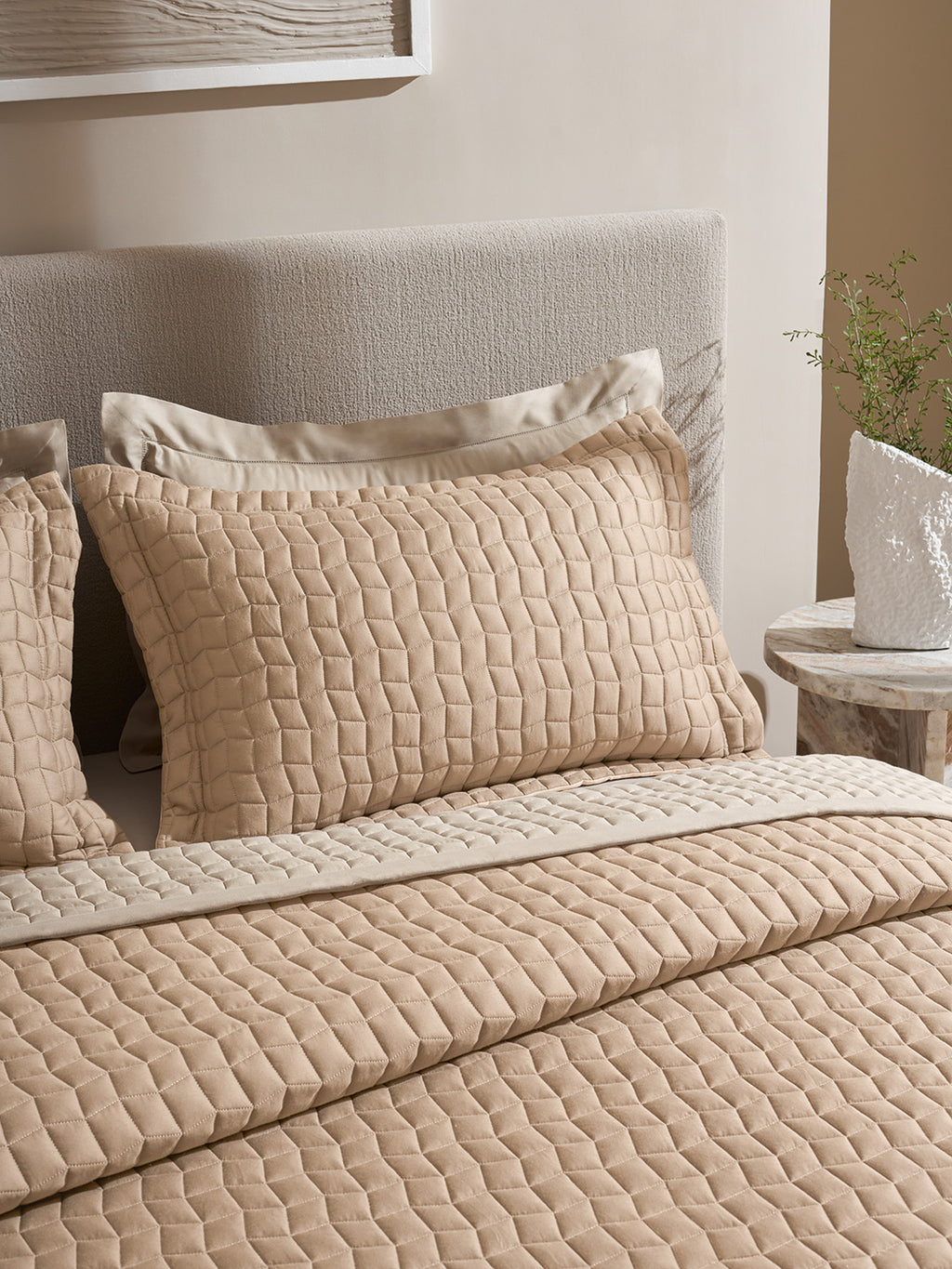 COBBLE-NATURAL AND LATTE DOUBLE QUILTED BED SPREAD