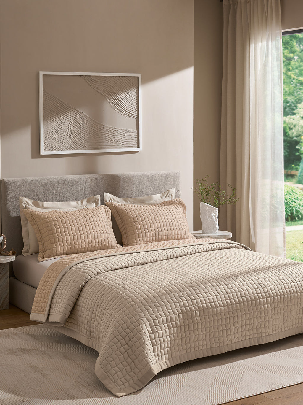 COBBLE-NATURAL AND LATTE DOUBLE QUILTED BED SPREAD