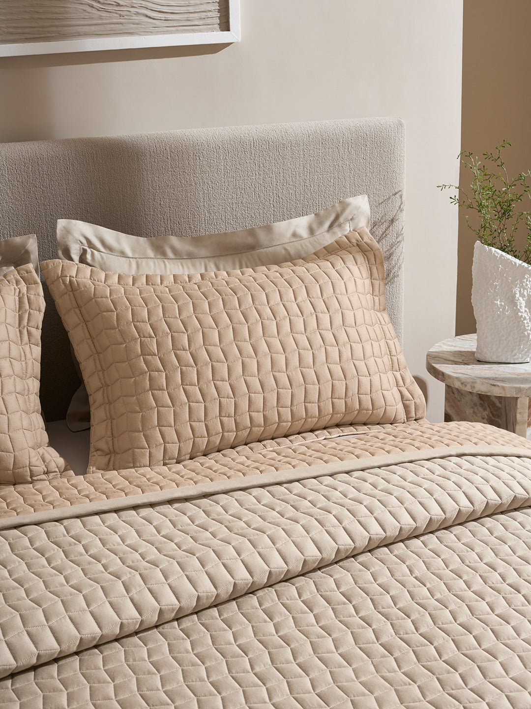 COBBLE-NATURAL AND LATTE DOUBLE QUILTED BED SPREAD