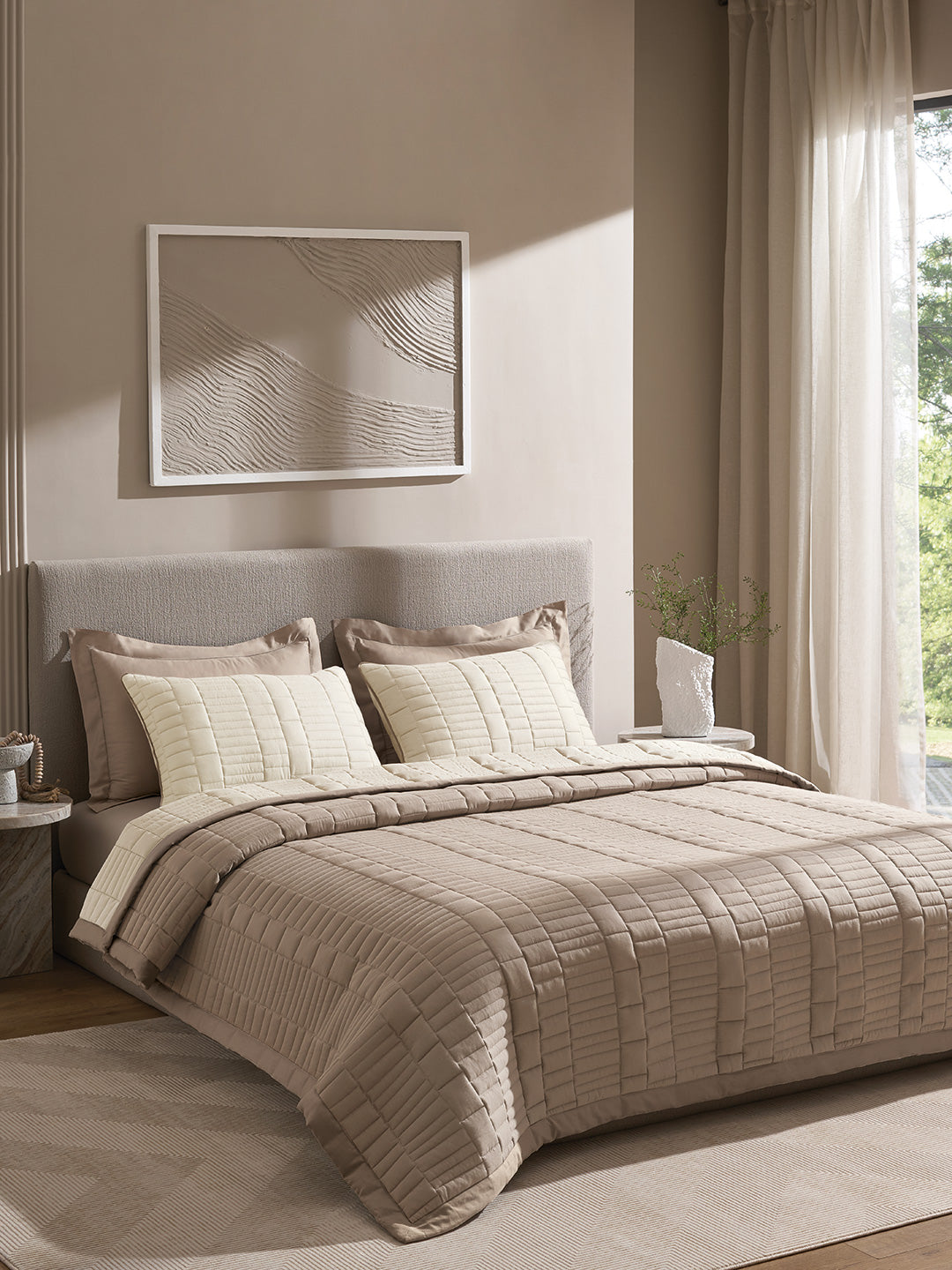 CASTLE-MARSHMALLOW AND TAUPE DOUBLE QUILTED BED SPREAD