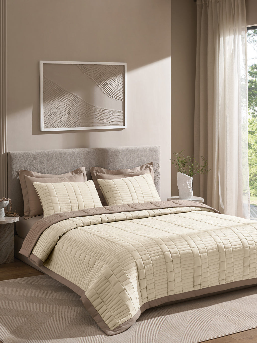 CASTLE-MARSHMALLOW AND TAUPE DOUBLE QUILTED BED SPREAD