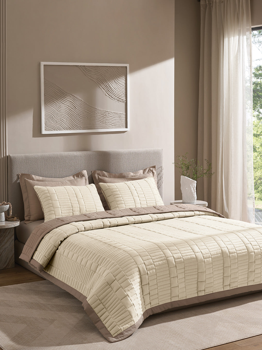 CASTLE-MARSHMALLOW AND TAUPE DOUBLE QUILTED BED SPREAD