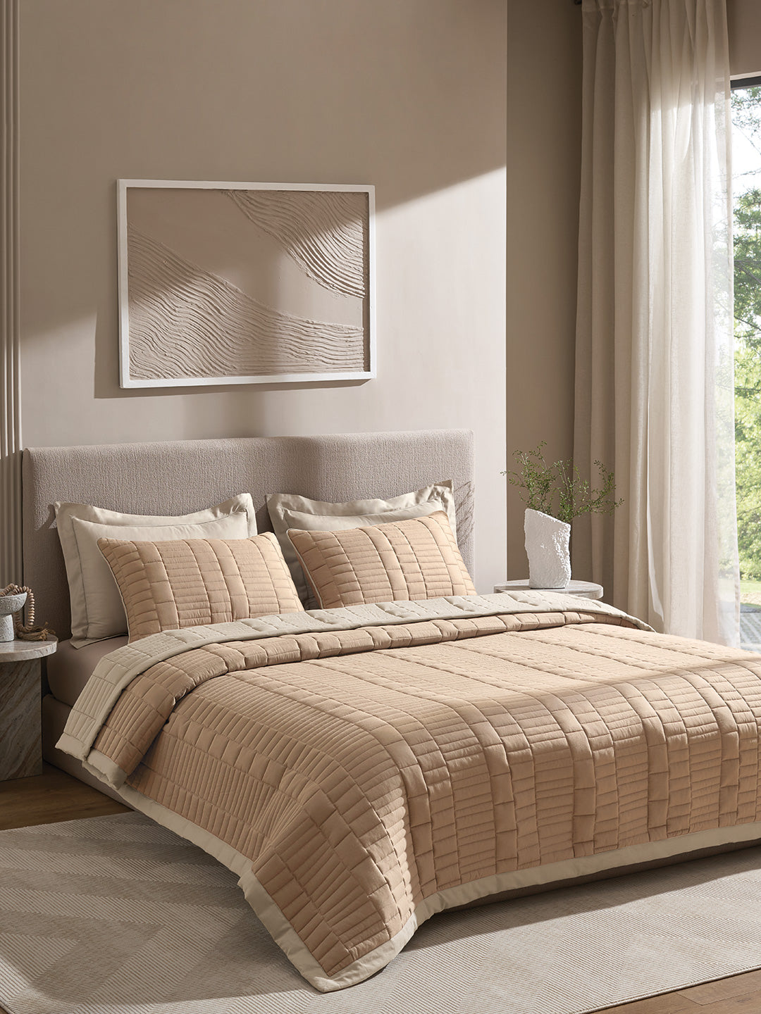 CASTLE-NATURAL AND LATTE DOUBLE QUILTED BED SPREAD