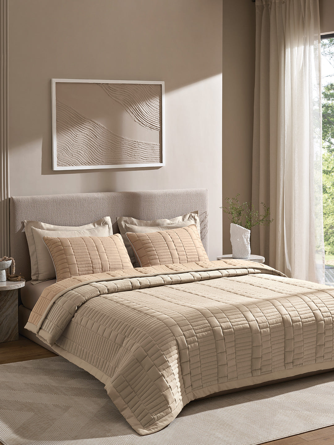 CASTLE-NATURAL AND LATTE DOUBLE QUILTED BED SPREAD
