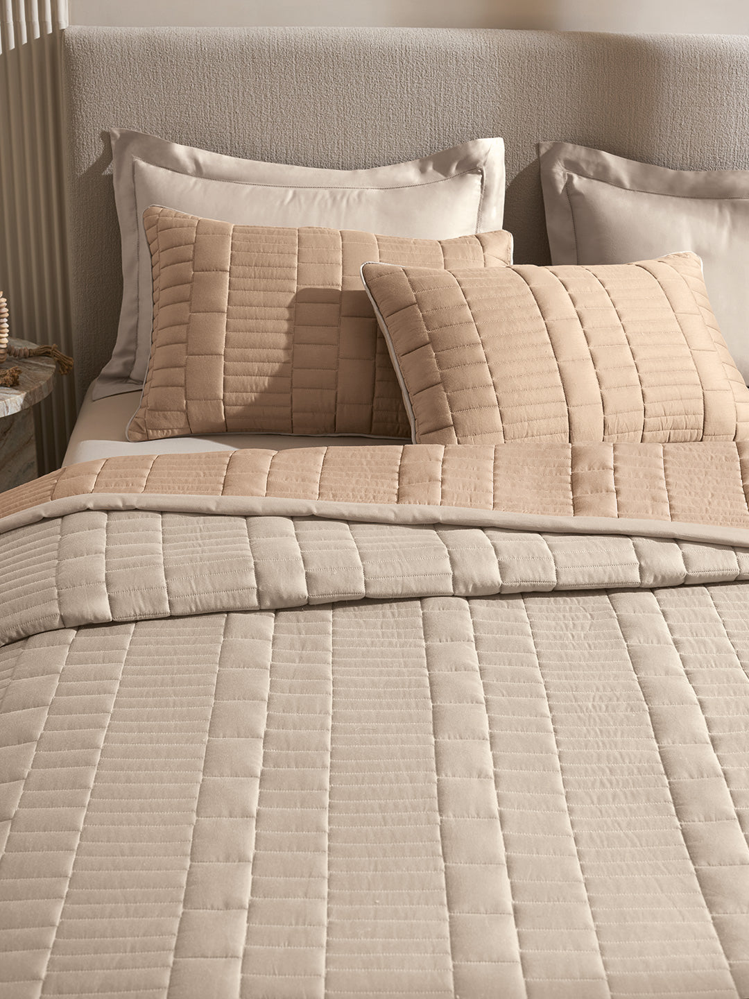 CASTLE-NATURAL AND LATTE DOUBLE QUILTED BED SPREAD
