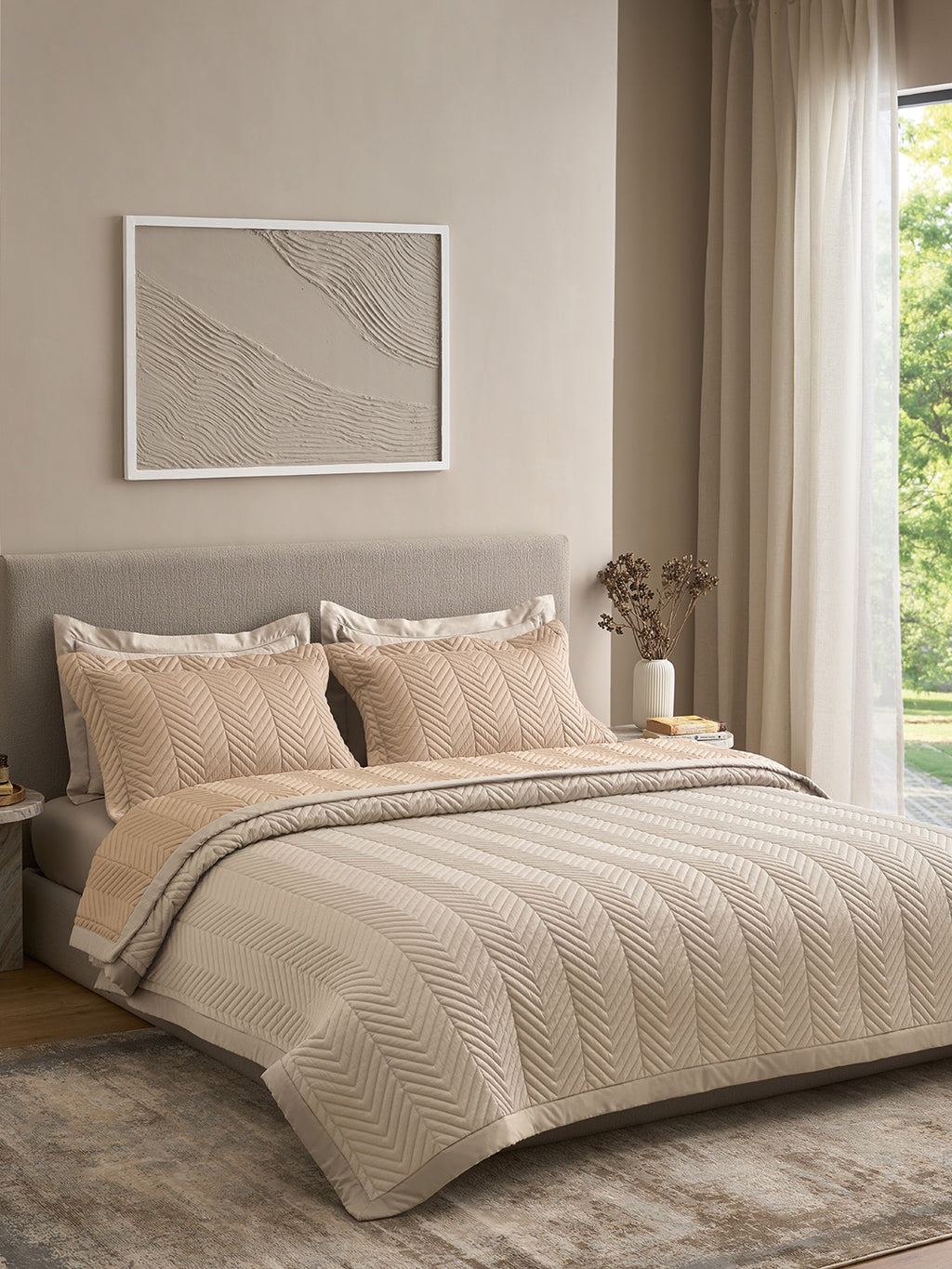 VECTRA-NATURAL AND LATTE DOUBLE QUILTED BED SPREAD