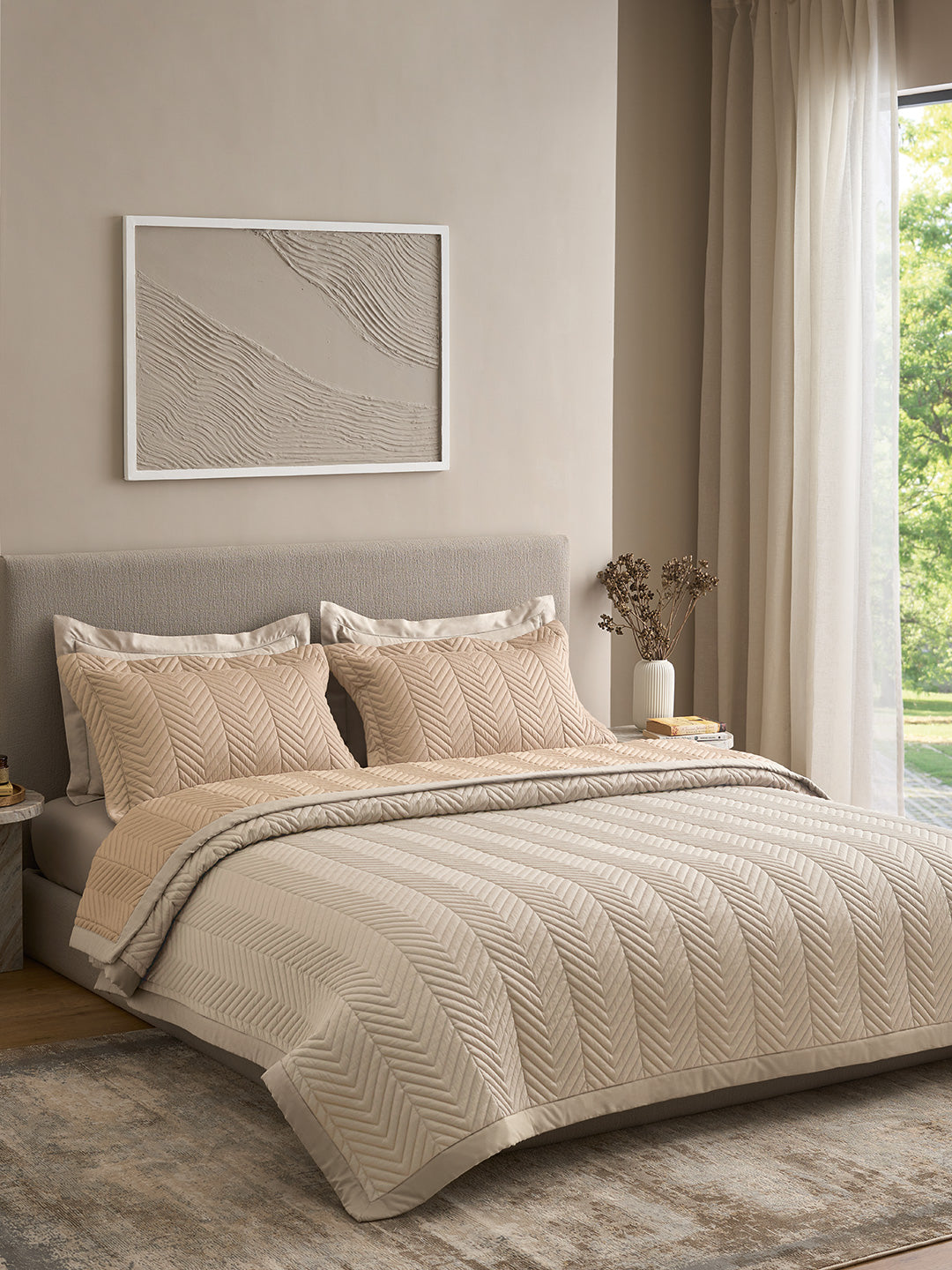 VECTRA-NATURAL AND LATTE DOUBLE QUILTED BED SPREAD