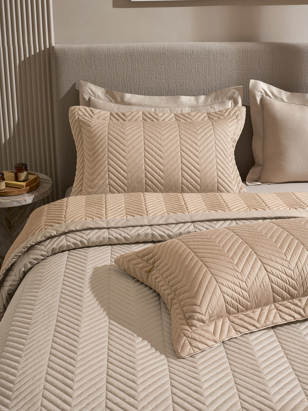 VECTRA-NATURAL AND LATTE DOUBLE QUILTED BED SPREAD