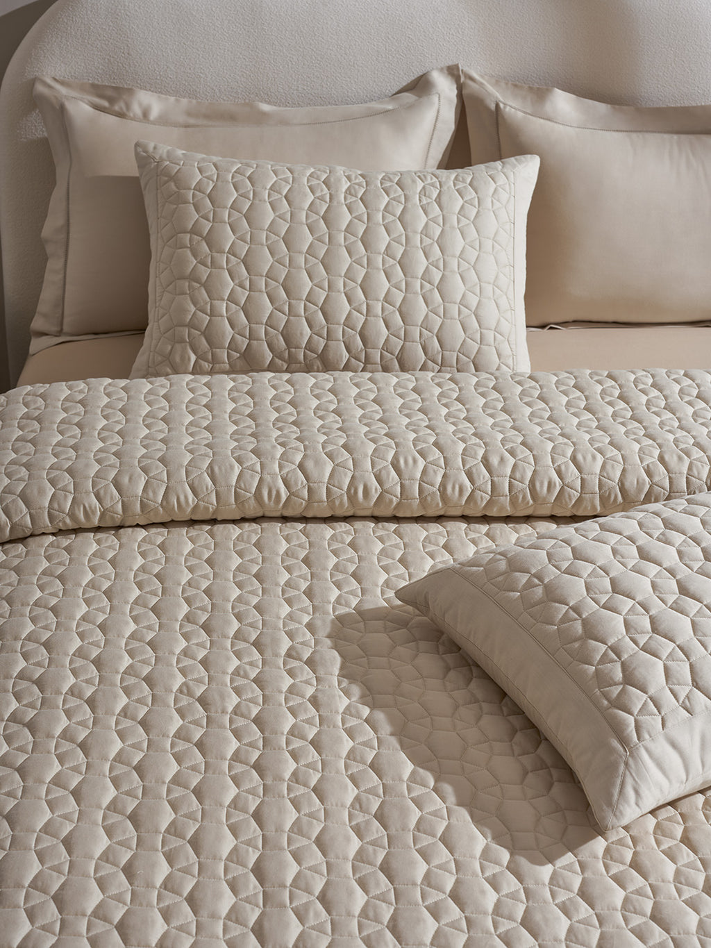 ORBIS-LINEN DOUBLE QUILTED BED SPREAD