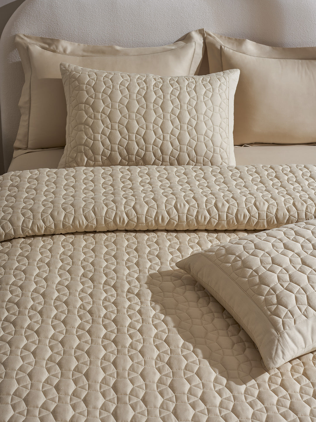 ORBIS-WHITE SAND  DOUBLE QUILTED BED SPREAD