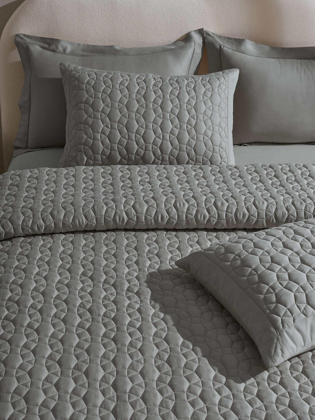 ORBIS-GRIFFIN DOUBLE QUILTED BED SPREAD