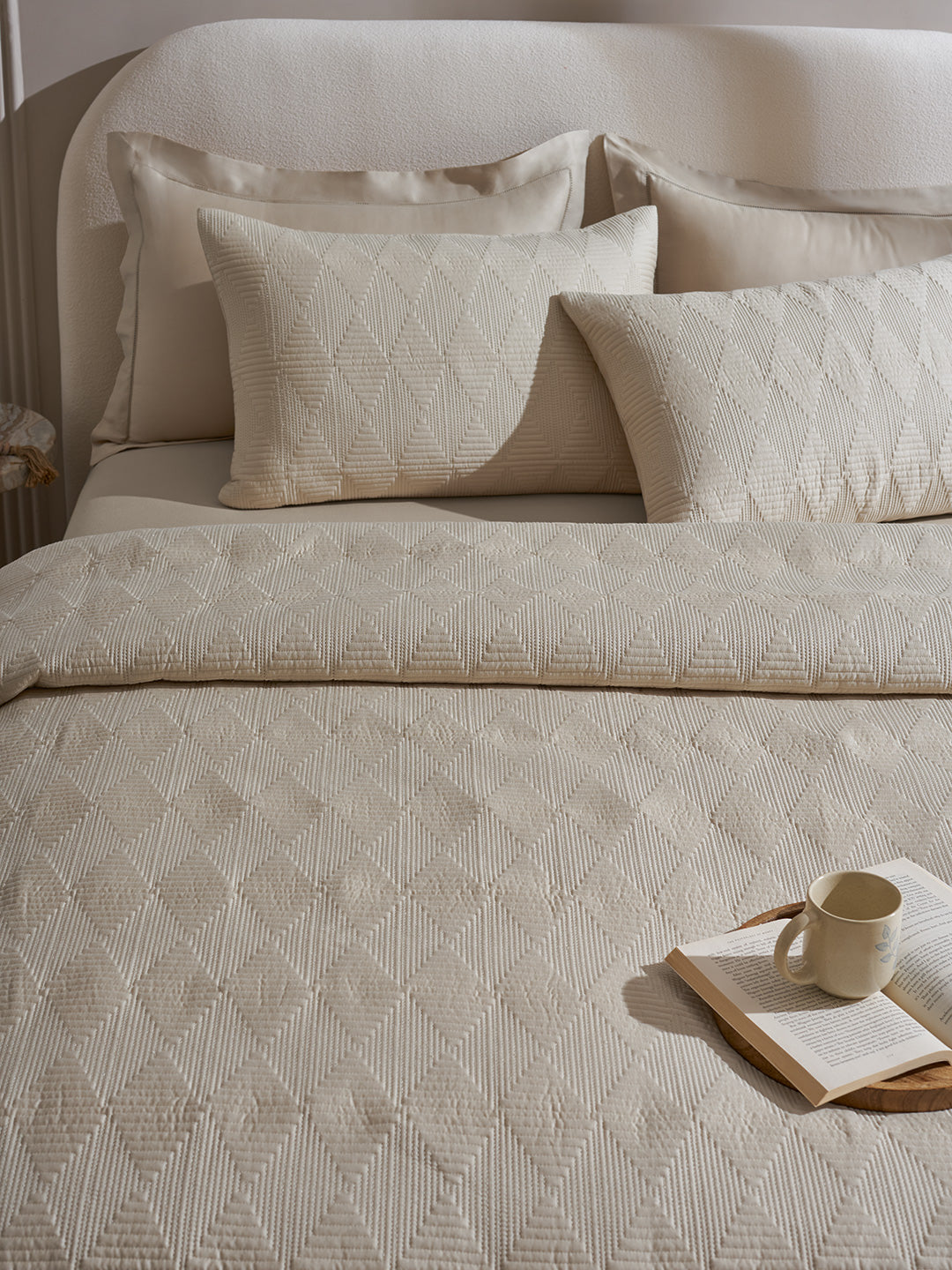 TRESTLE-LINEN DOUBLE QUILTED BED SPREAD