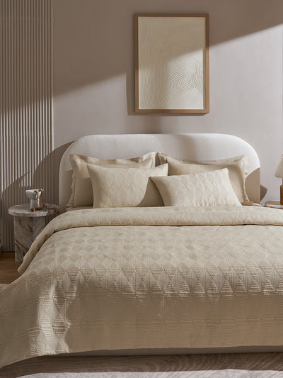 TRESTLE-WHITE SAND  DOUBLE QUILTED BED SPREAD