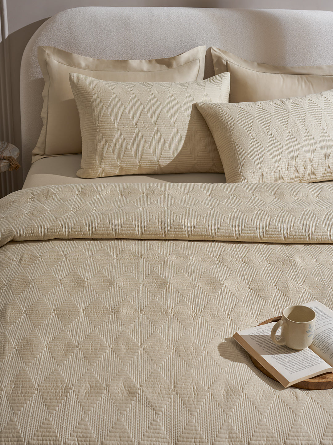 TRESTLE-WHITE SAND  DOUBLE QUILTED BED SPREAD