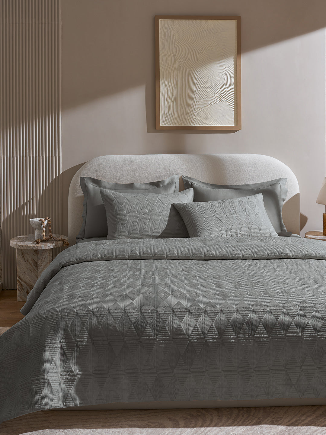 TRESTLE-GRIFFIN DOUBLE QUILTED BED SPREAD