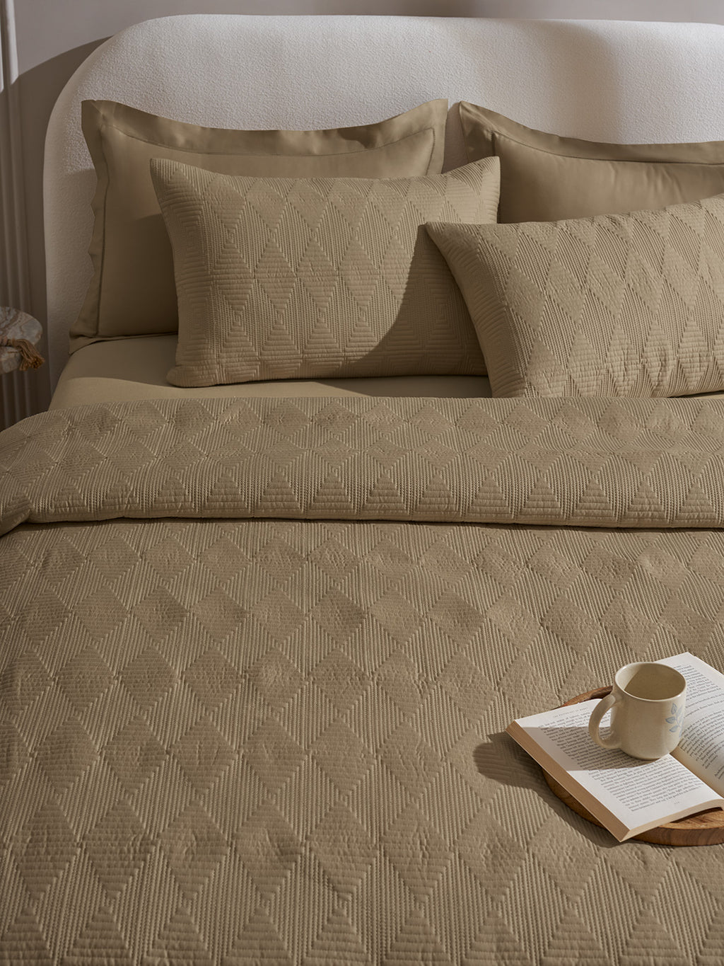 TRESTLE-MOCHA DOUBLE QUILTED BED SPREAD